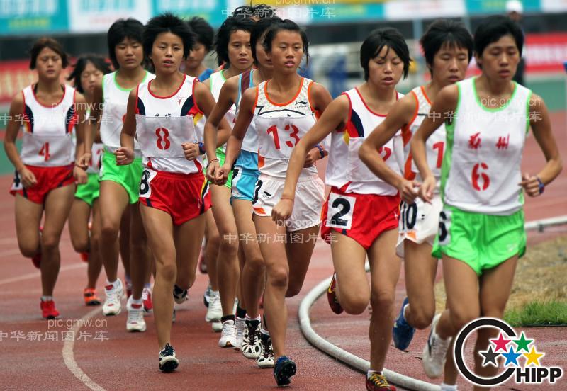 赤脚跑完10000米_新闻--人物_ 中华新闻图片库