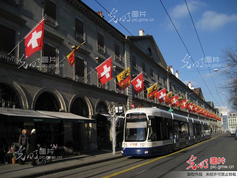 瑞士国旗四处飘