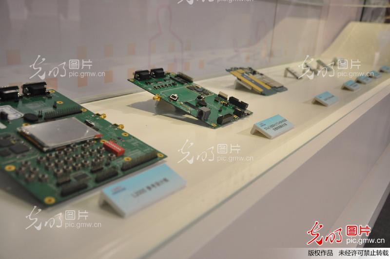 创造"的td-lte-a被国际电信联盟确定成为4g国际_电路图分享 2012年1月18日,中国创造的TD-LTE-A被国际电信联盟确定成为4G国际标准,正式成为两大4G国际标准之一。TD-LTE-A是由大唐电信集团提出、中国政府主导的第四代移动通信技术,使得我国首次在移动通信标准这一行业的最高领域实现了从追赶到引领的重大跨越。 2012年1月18日,中国创造的TD-LTE-A被国际电信联盟确定成为4G国际标准,正式成为两大4G国际标准之一。TD-LTE-A是由大唐电信集团提出、中国政府主导的第四代移动通信技术,使得我国首次在移动通信标准这一行业的最高领域实现了从追赶到引领