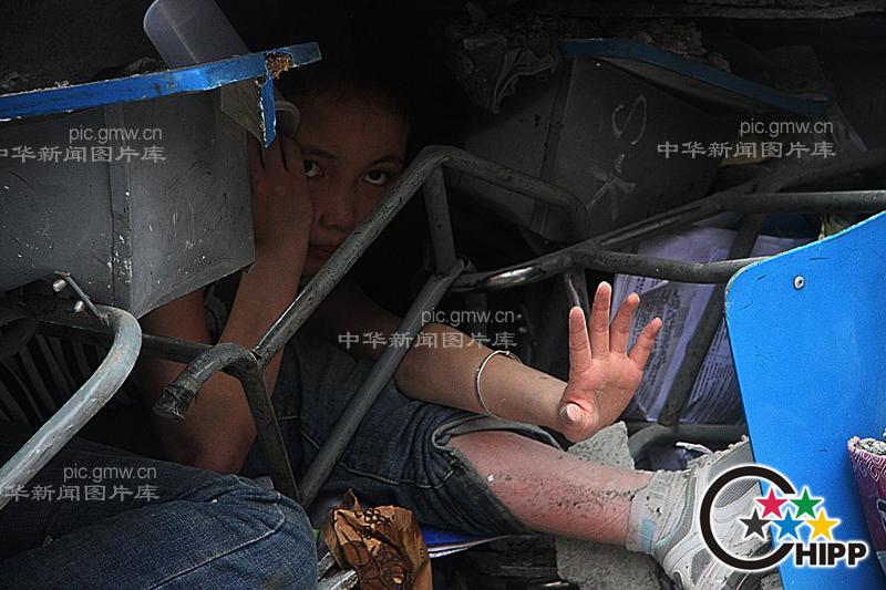 中国四川5·12大地震后的北川_灾难来临--扼住