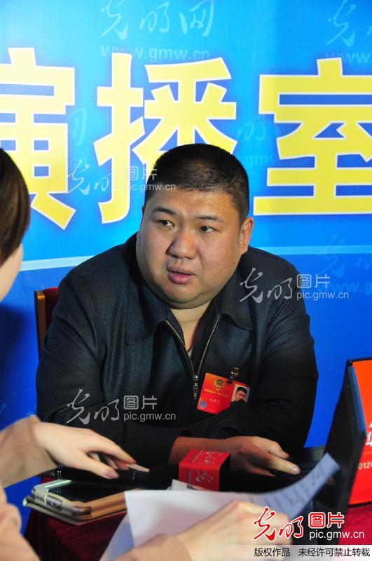 政协委员 毛新宇 做客光明网 引爆媒体关注_yan