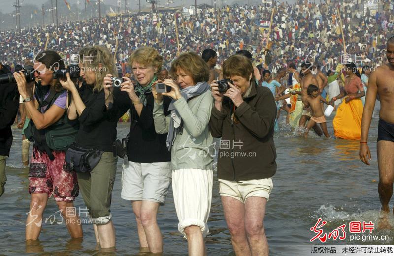 印度恒河<em>圣水</em>沐浴节_高级检索_+光明图片