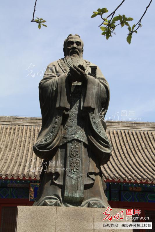 北京国子监的孔子像图片