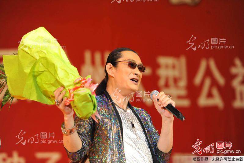 台湾著名艺人黄安放歌情系滁州大型公益演唱