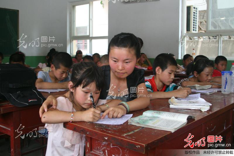 刘珍今年考研,但她经常辅导小学生,很少看书复