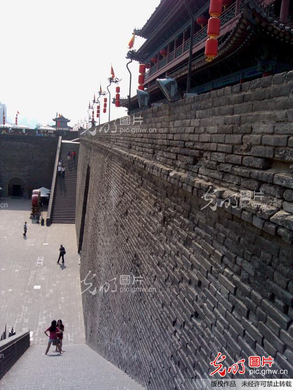 西安城墙:中国现存最完整的古代城垣_张宁