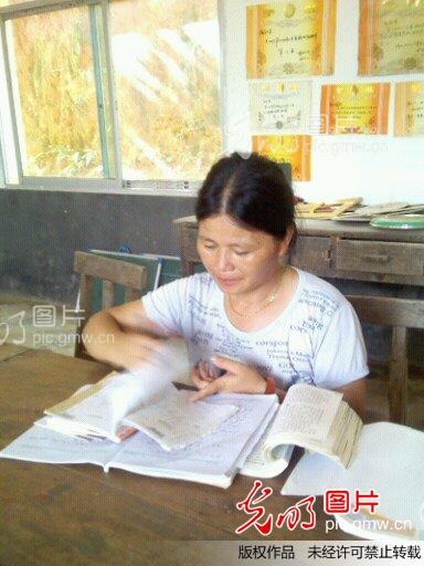 以校为家,乡村最美代课老师._最美乡村教师