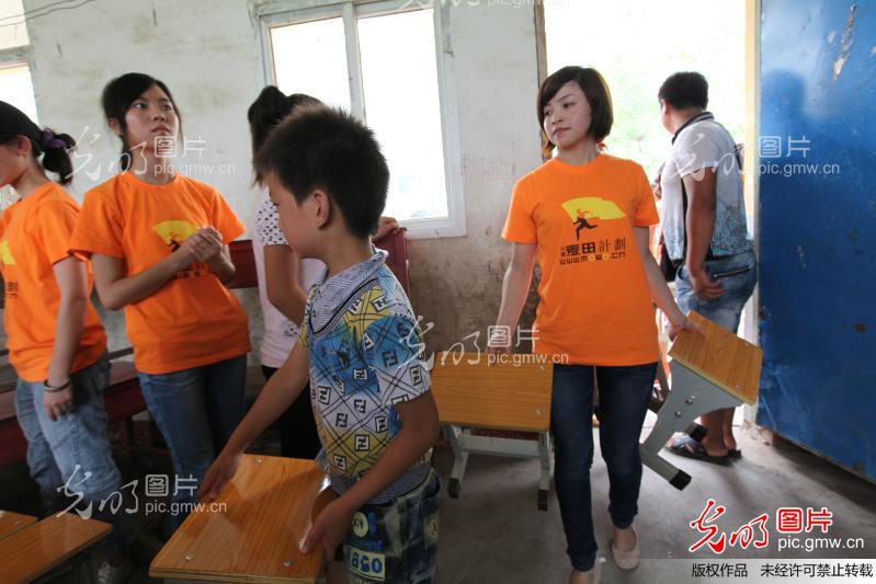 中国麦田计划志愿者到安徽涡阳献爱心_新闻