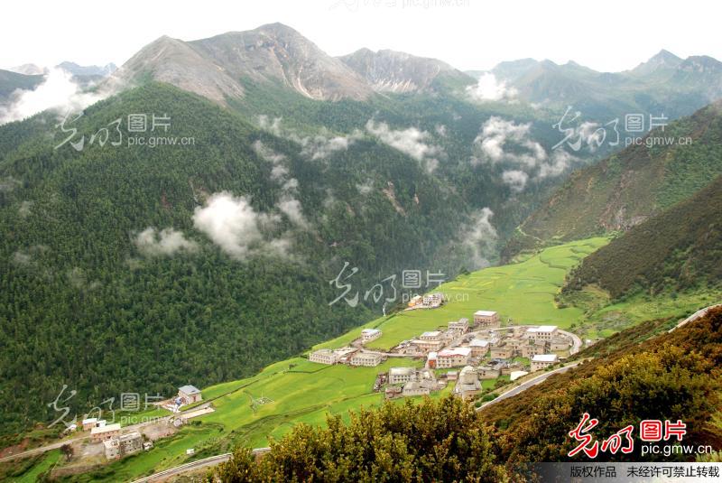 四川稻城亚丁风光_何啸虎