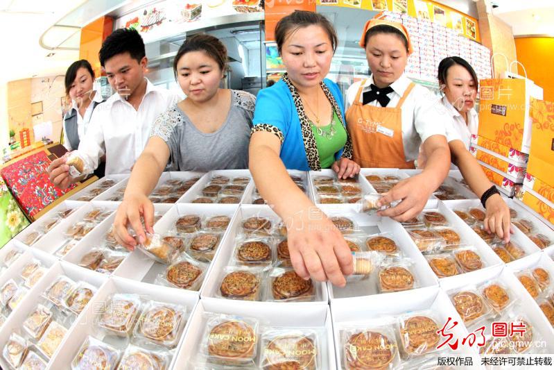 安徽亳州:简装月饼受欢迎_新闻