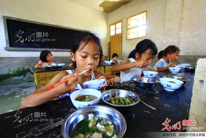 江西广昌:爱心午餐温暖寒门学子心_新闻