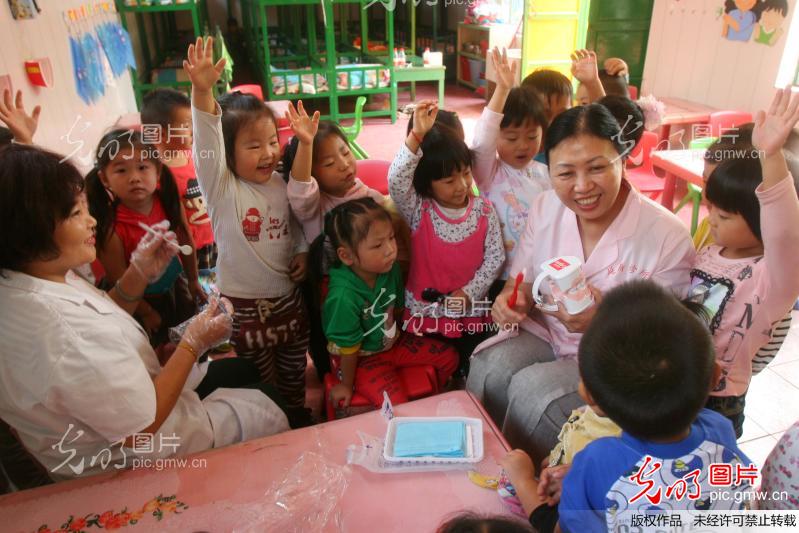 幼儿园里学护牙