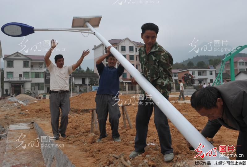 安装阀控密封式太阳能路灯