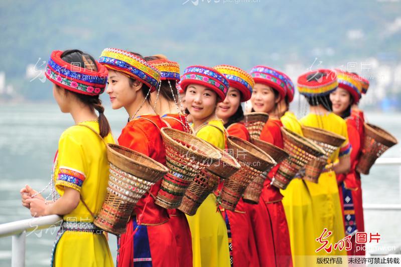 湖北宜昌:幺妹亮嗓音 山歌醉心田