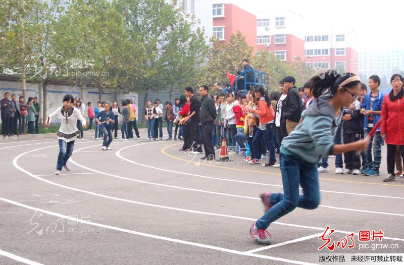 河南宝丰:中学生阳光体育运动强体质_新闻