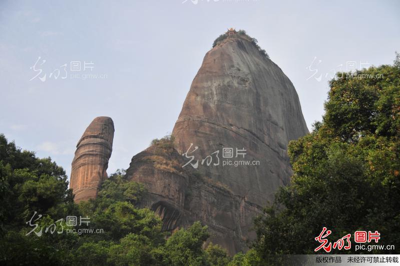 广东韶关:酷似<em>男女</em>生殖器的<em>阴阳</em>石