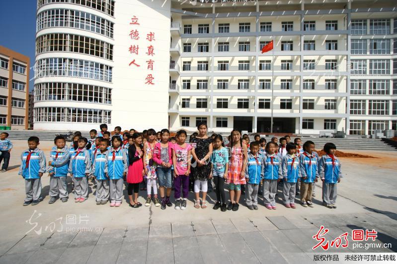 在江西省<em>广昌县</em>福利院的保姆们悉心照料10个