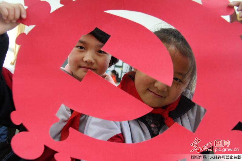 喜迎十八大 童心永向党