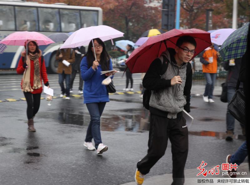 直击2013年度国家公务员考试 浙江6.7万人参与