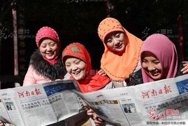 河南博爱:穆斯林群众学习十八大精神