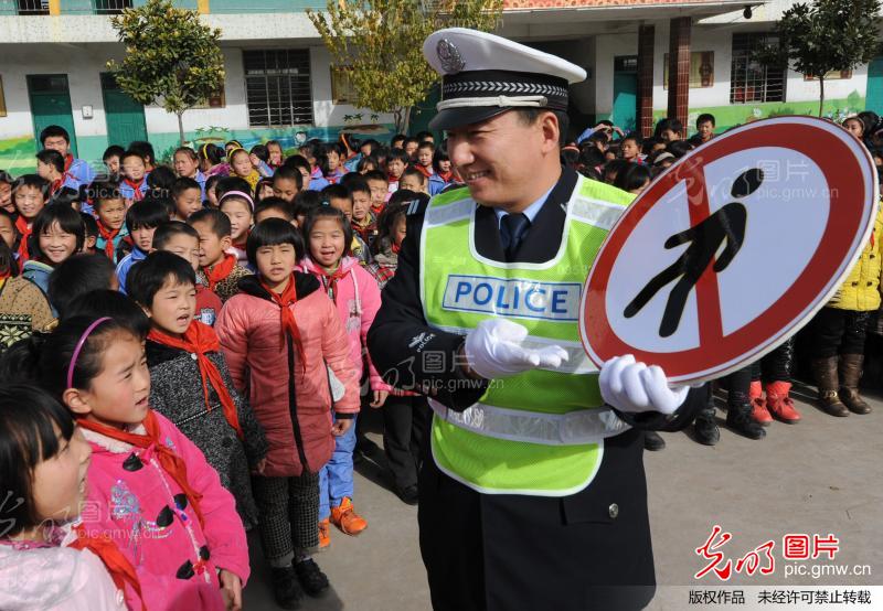 交通安全教育进校园_李宗宪