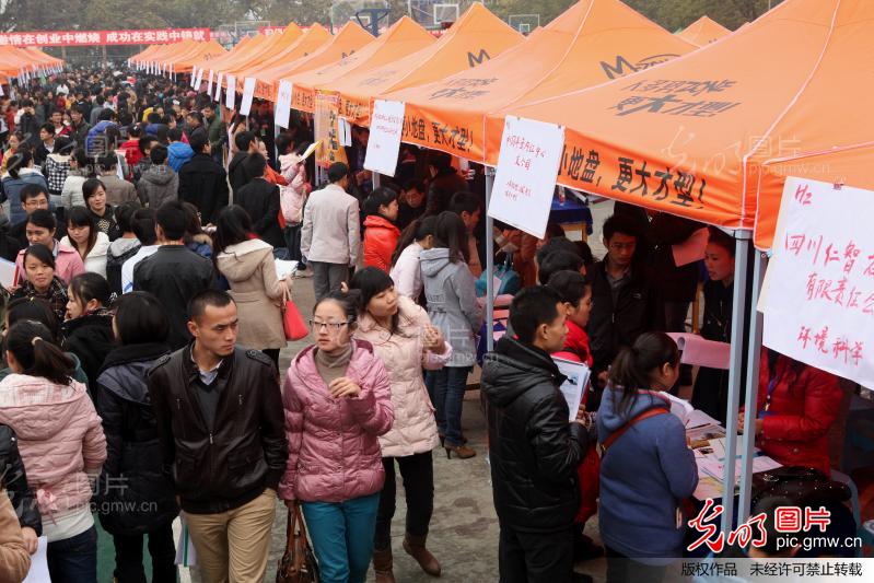 如何进入高校招聘会 20121201145855_4306.jpg