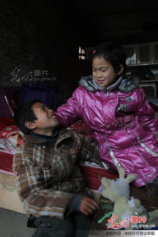 暂停播放++王依萌