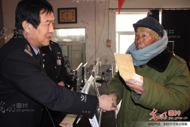 山东聊城:<em>莘县</em>公安局举行公开退赃大会_新闻-