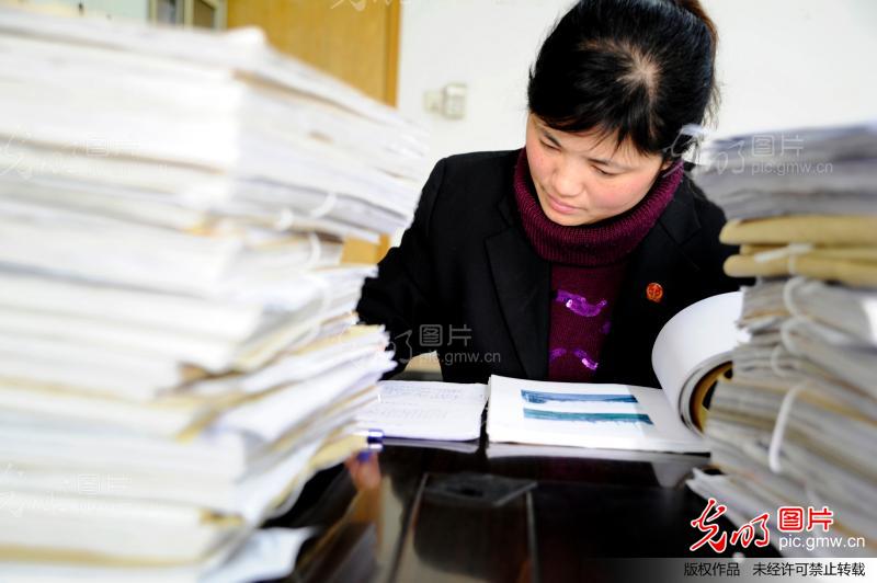 产品工艺工程师,巴大蝶,拍女性裙底,阿迪官方旗