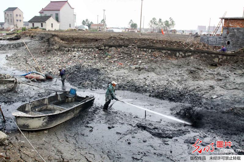浙江嘉善:村庄<em>河道清淤</em>疏浚 减排治理还河清澈