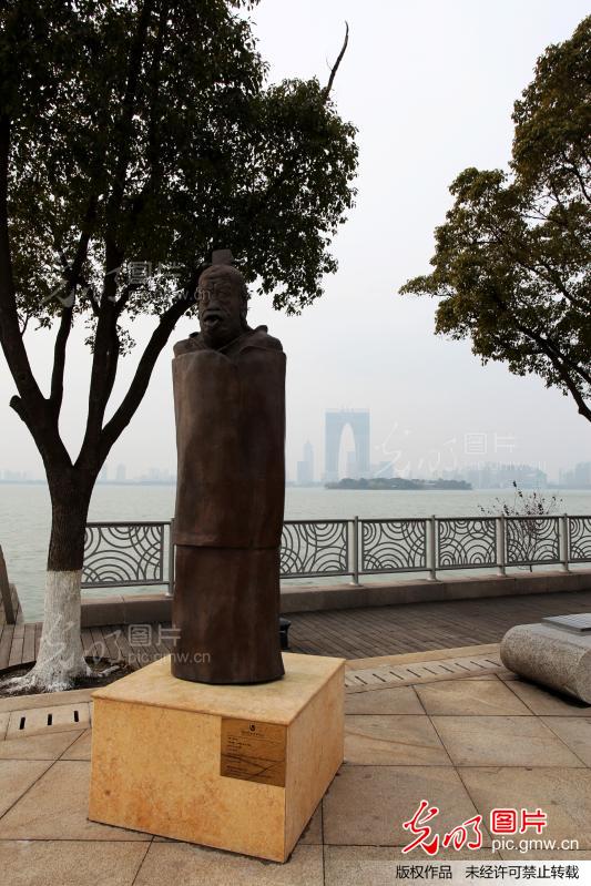椅刚走又现吊死鬼老子铜雕_李俊锋_ 光明<em>图片</em>