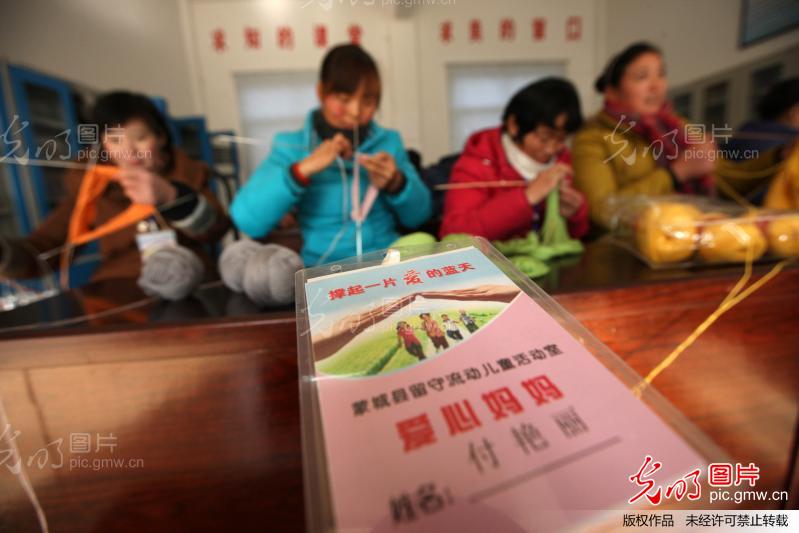 安徽蒙城:爱心妈妈为贫困留守<em>儿童编织</em>御寒毛