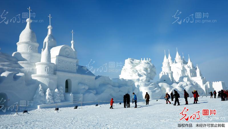 北大壶滑雪场雕塑完工