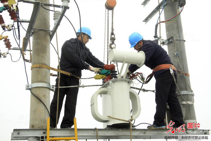 安徽凤阳:提前做好春节农网保电工作_新闻--社