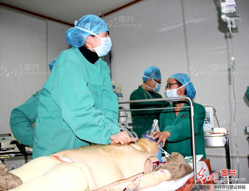 浙江桐庐:医院开展急救演练_何小华