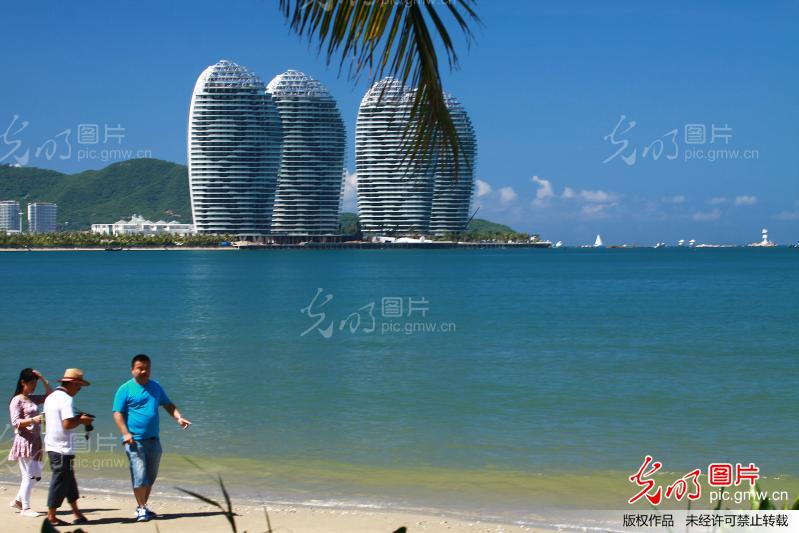 三亚湾:美丽的人间天堂_张申生