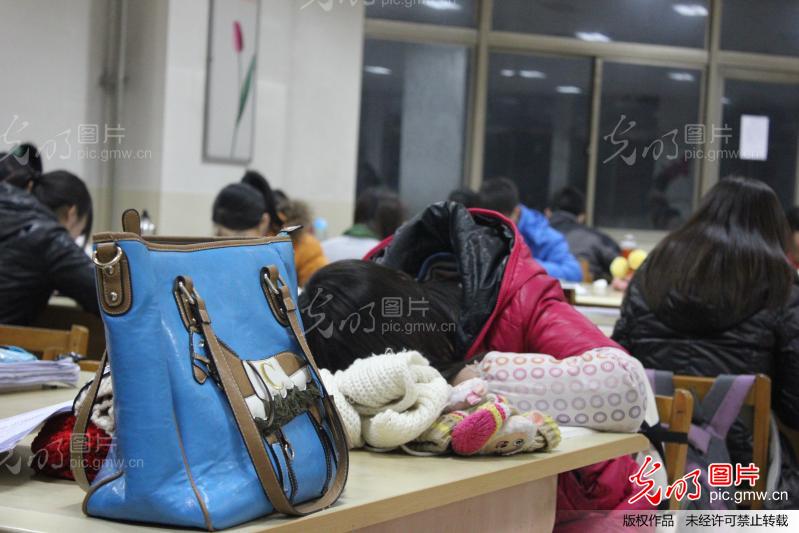 山东聊城:疯狂的大学考试周