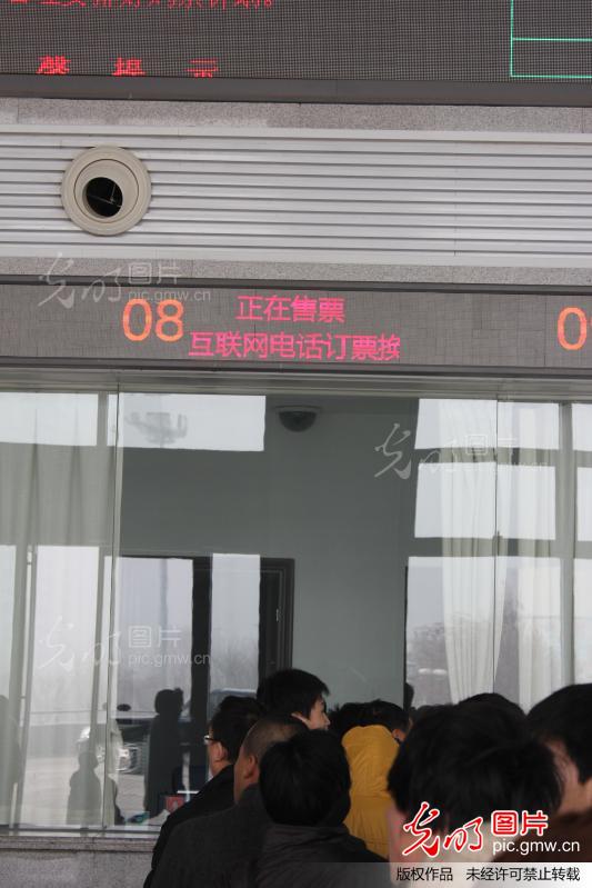 山东聊城:多形式订购火车票 缓解春运压力_徐