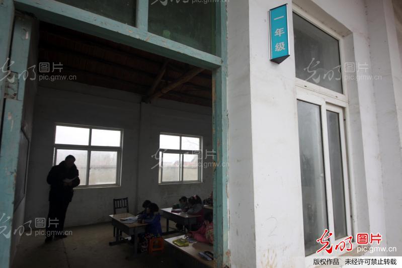 安徽蚌埠:寒冬里的乡村学生求知若渴_新闻
