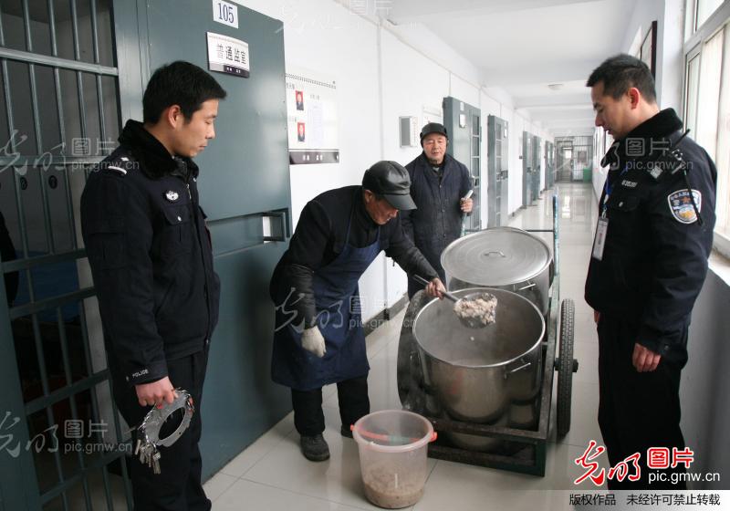 看守所里的\腊八节\