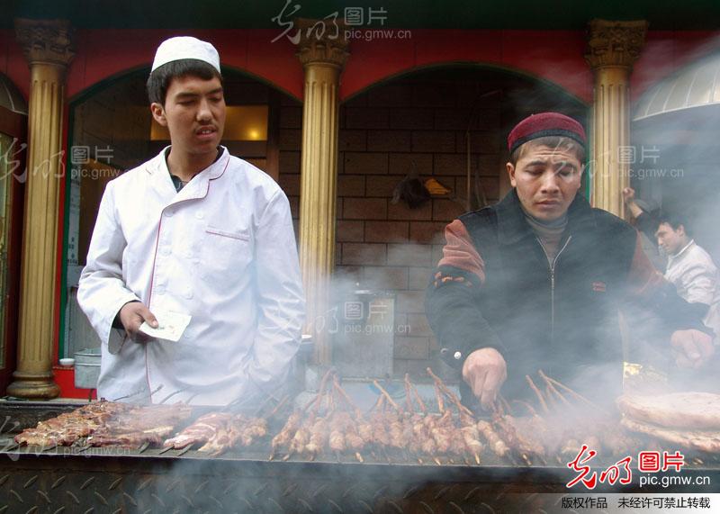 乌鲁木齐大巴扎上的美食_新闻