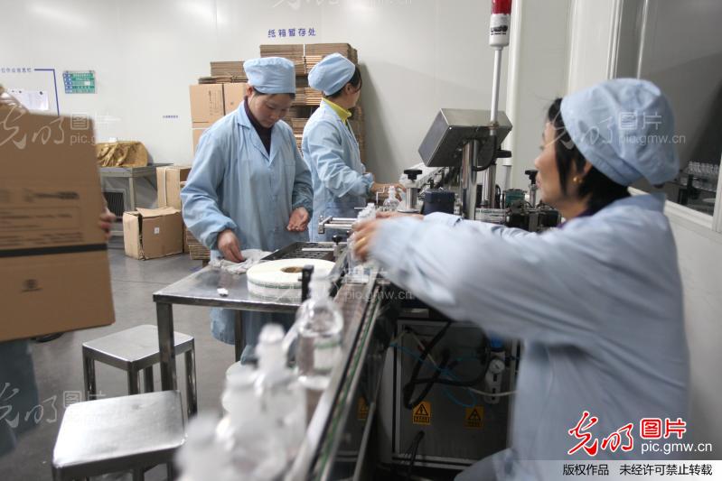 江西东乡:春节期间工业企业加班忙生产_新闻