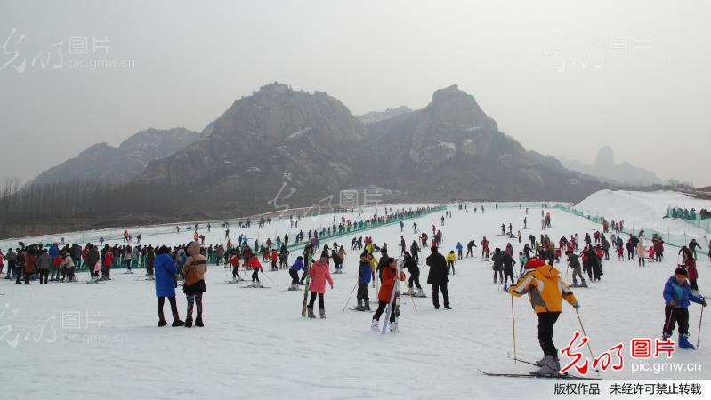 五莲山<em>滑雪</em>场全景图
