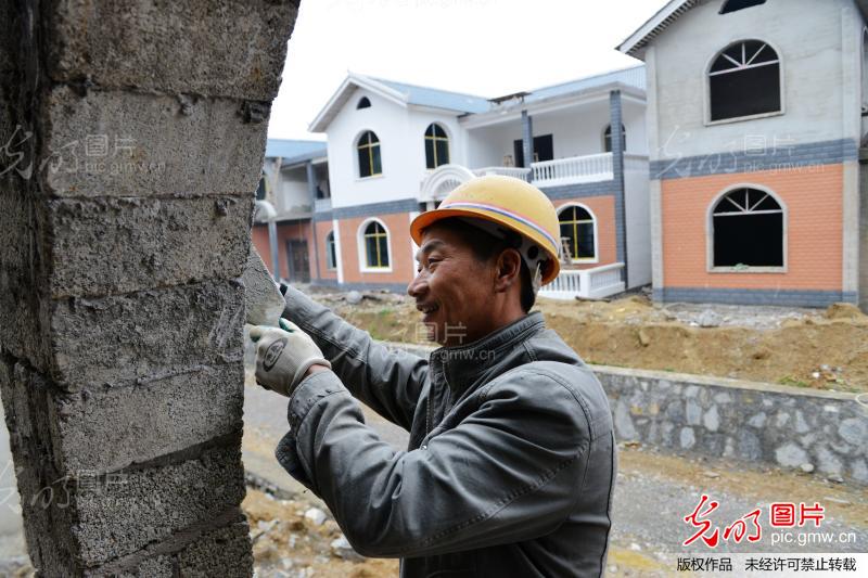 贵州:建设扶贫生态移民新村_新闻