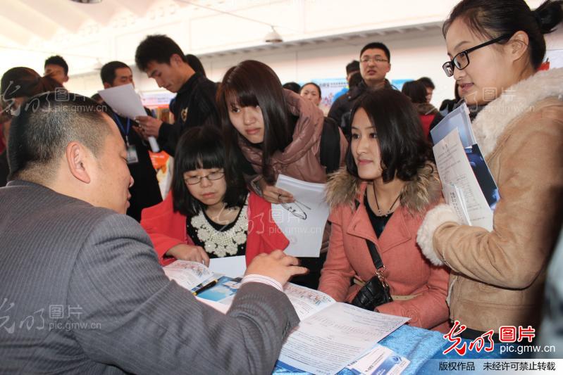 山东2013年春季首场高校毕业生招聘会(三)_徐
