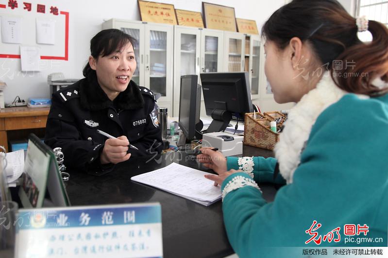 河南新蔡:严把出国(境)护照申请关_新闻