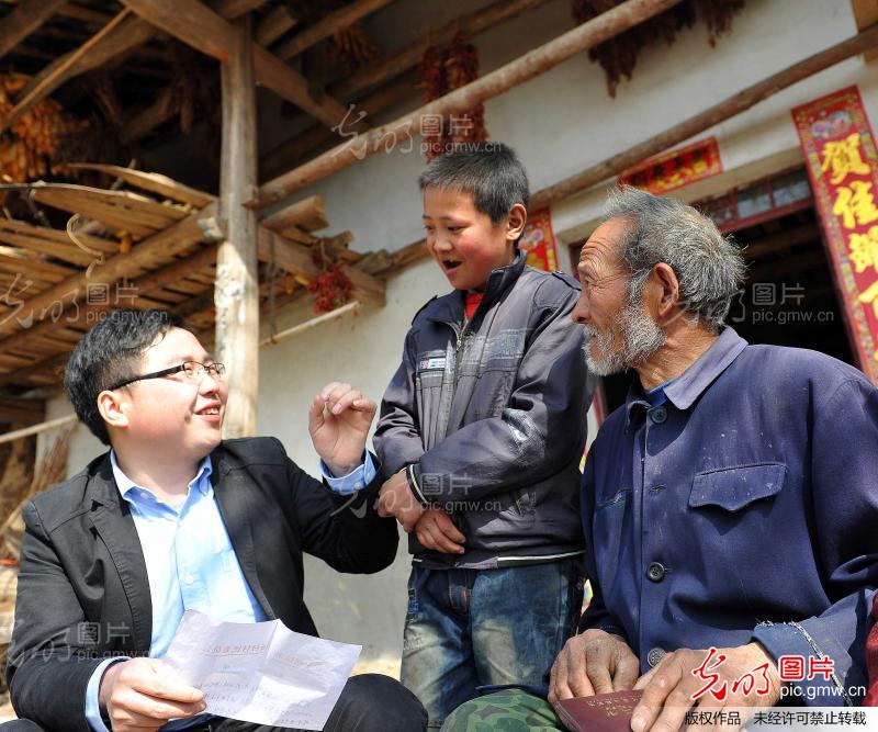 陕西宁强:爱心义工王虎用雷锋精神将草根慈善