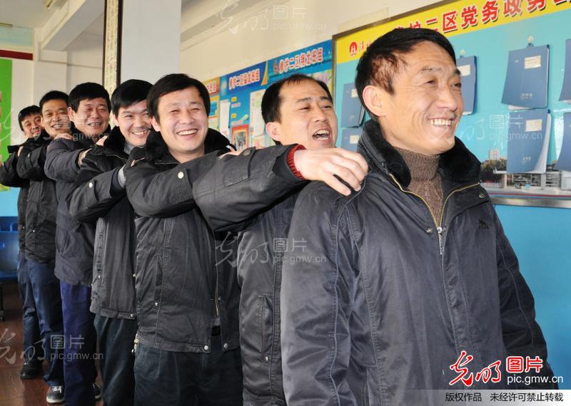 安徽淮北:煤矿作业前小游戏缓解压力_王道玉