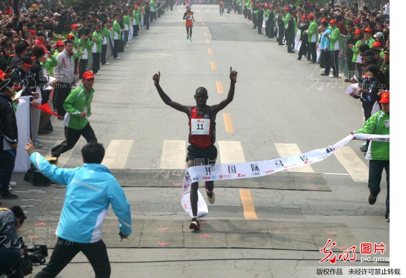 2013中国郑开国际马拉松隆重举行