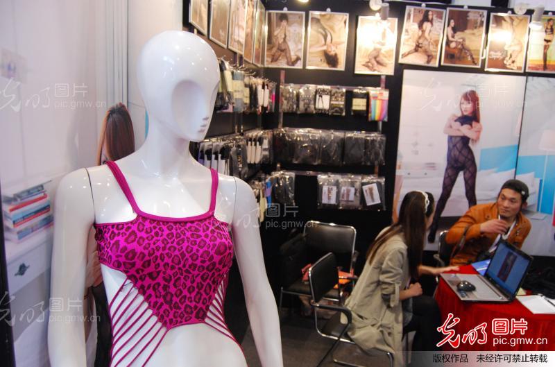 第十届中国国际成人保健及生殖健康展览会开幕